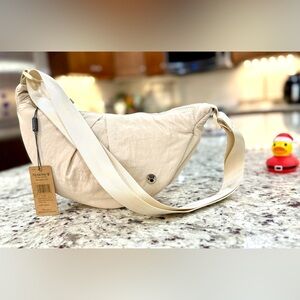 NWT BearPaw Beige Crossbody Bag